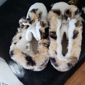 Toms Women's Furry Slippers - White and Brown